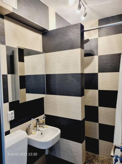 Appartement Le Nid D'Adam à Zărneşti Extérieur photo